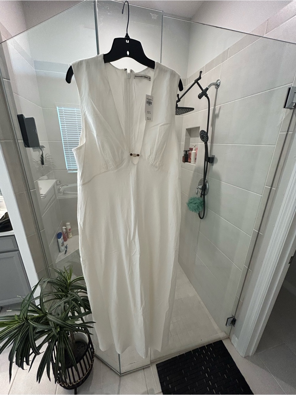 Abercrombie & Fitch White Sleeveless Maxi Dress with Front Beaded Ring